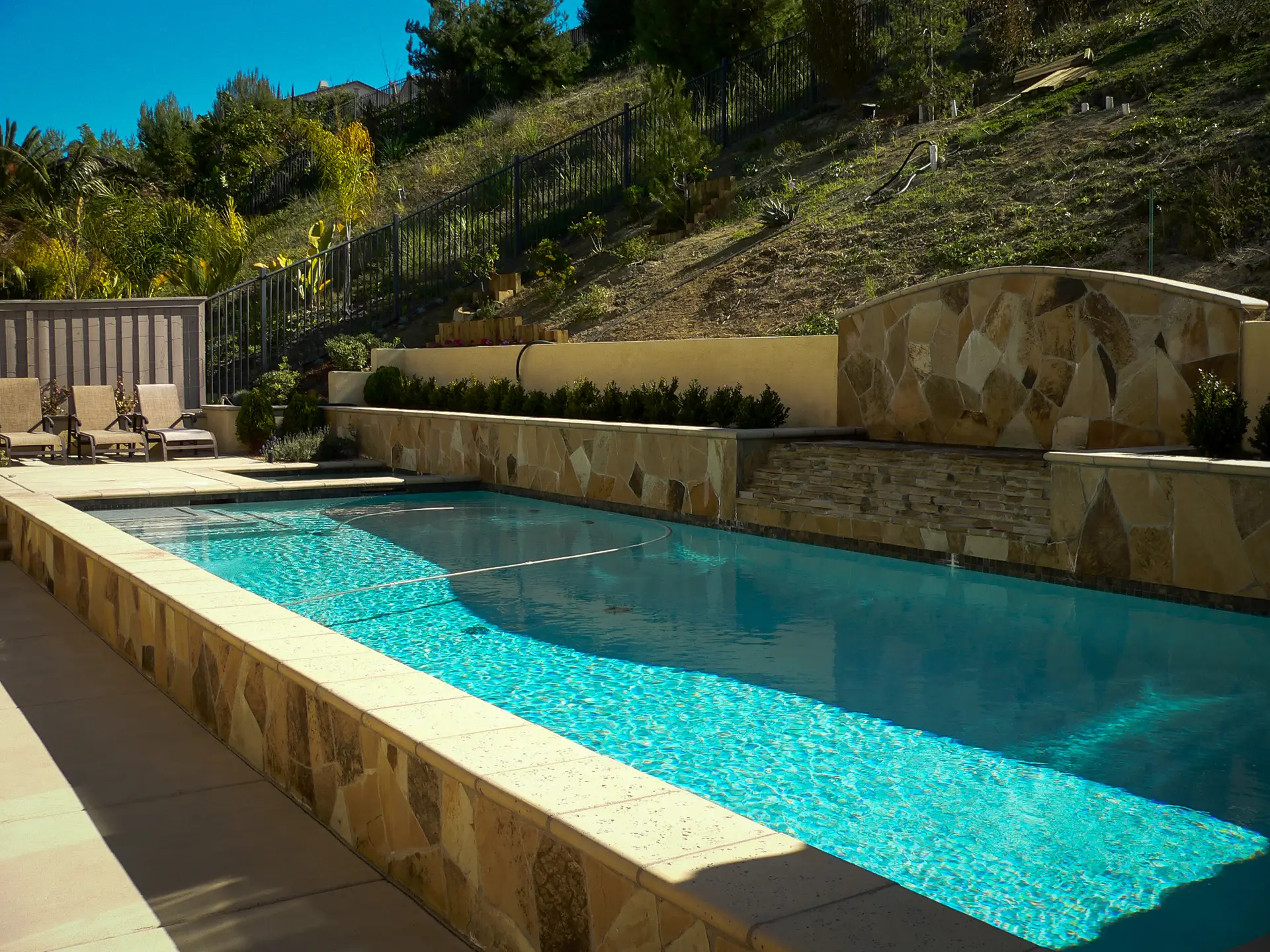 Custom spa and pool combo by Aurora Pool Construction